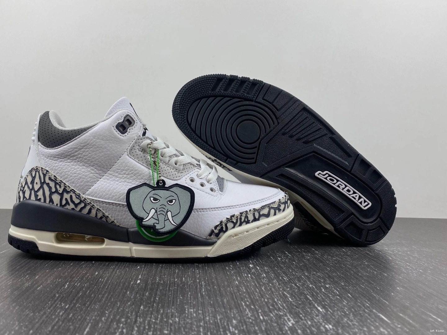 3 N' Jordan Hide DX6665-100 Sneak (GS) - Retro 0101